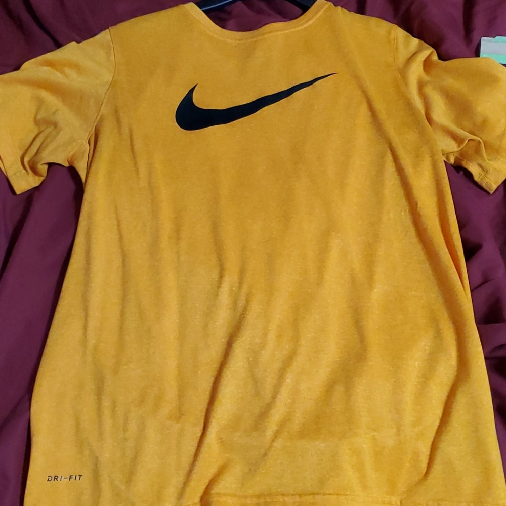 Nike dri-fit tee